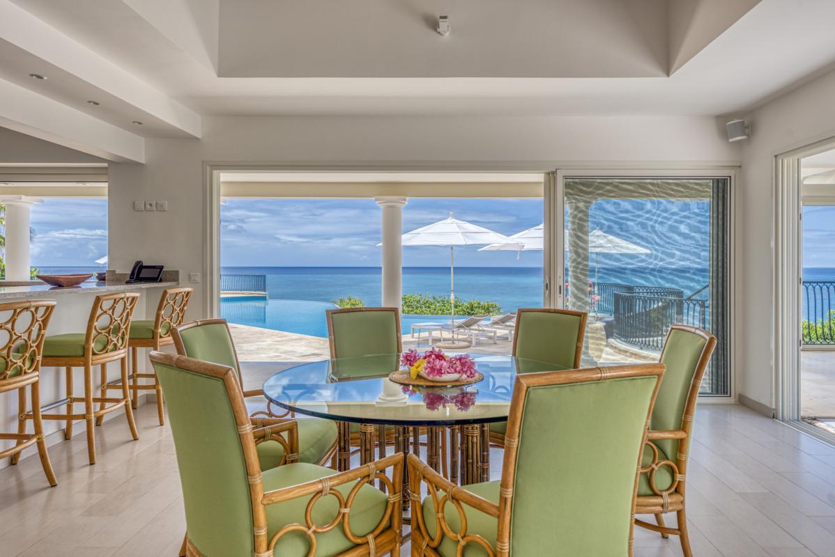 11 Location villa piscine vue mer Terres Basses Saint Martin_table a manger